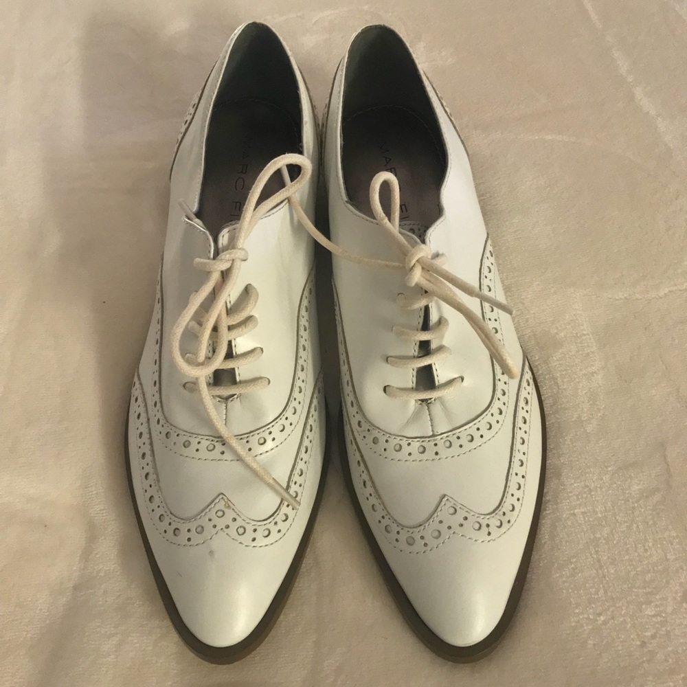 White wing tips